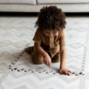 Eveevee speelmat kilim feather gray (3)